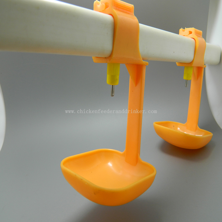 Poultry Farm Automatic Nipple Drinker With Drip Cups For Chickens LM-65
